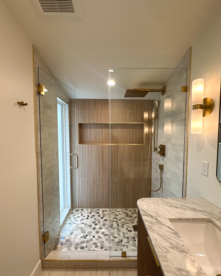 Modern Lemay Bathhroom - Main view